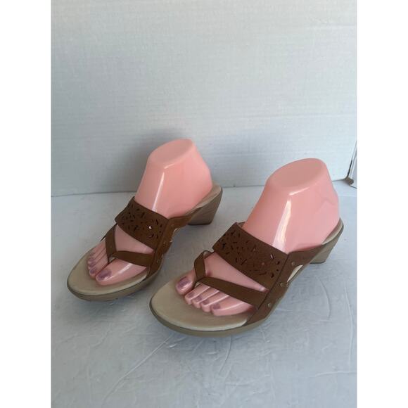 NWOT Merrell Brown Leather Casual Wedge Heel Flip Flop Slide Thong Sandals Sz 9 - Picture 1 of 11